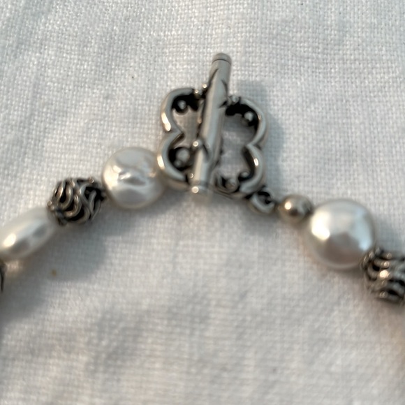 Stunning Pearl and Bali Silver Bracelet - Picture 2 of 3